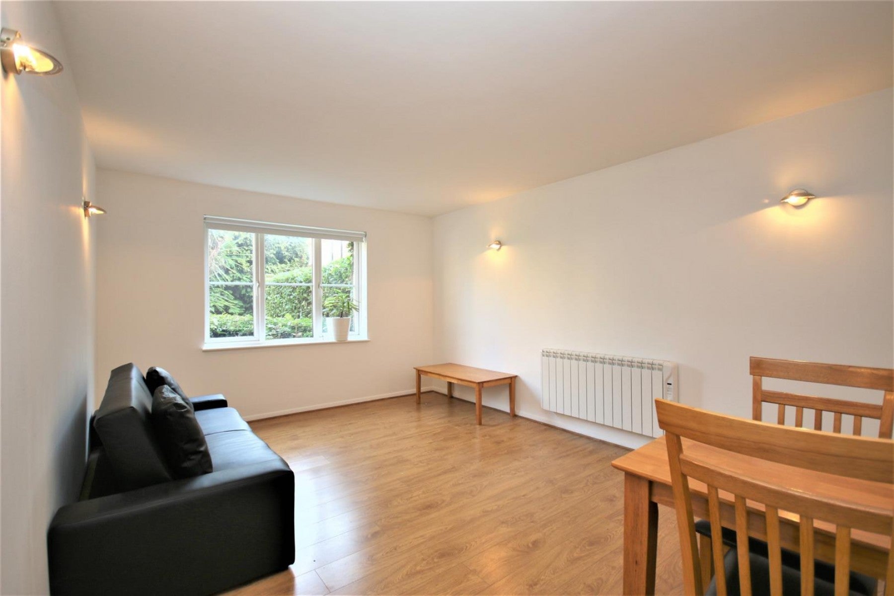 Flat Heddington Grove in Greater London