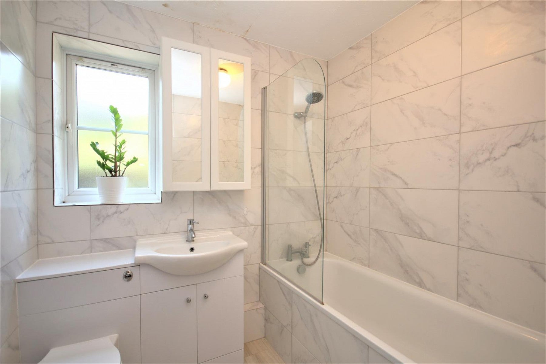 Flat Heddington Grove in Greater London
