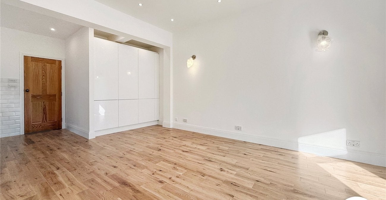 Flat Culverley Road in Greater London