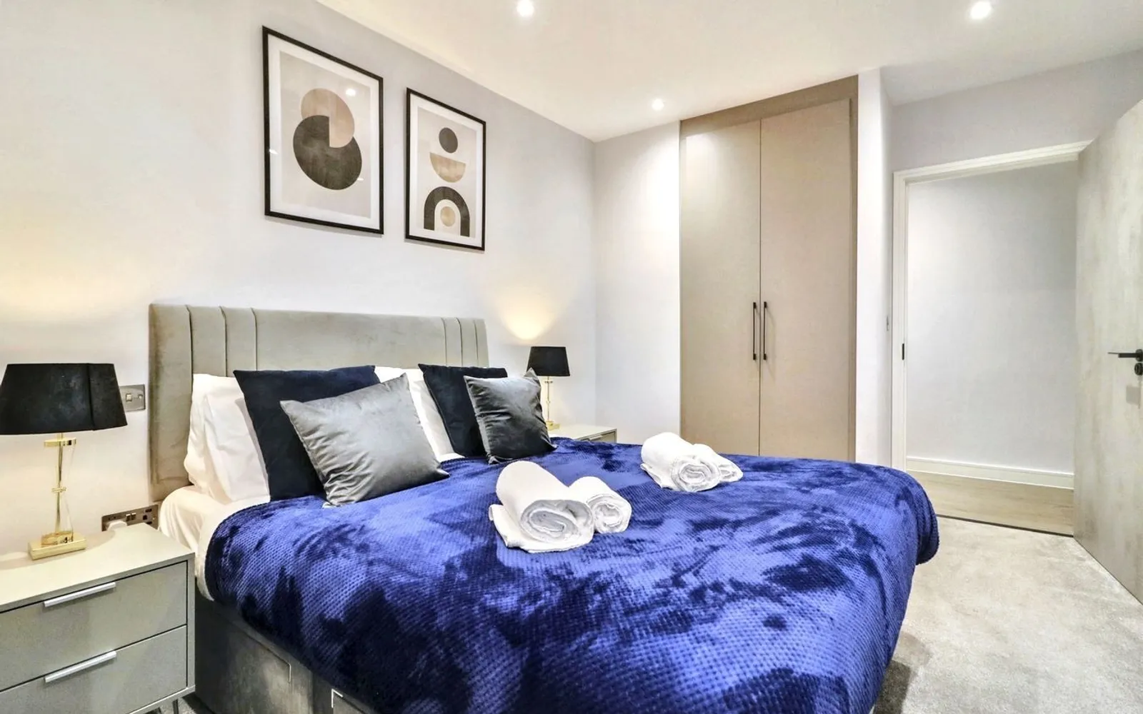 Flat Hyde Crescent in Greater London