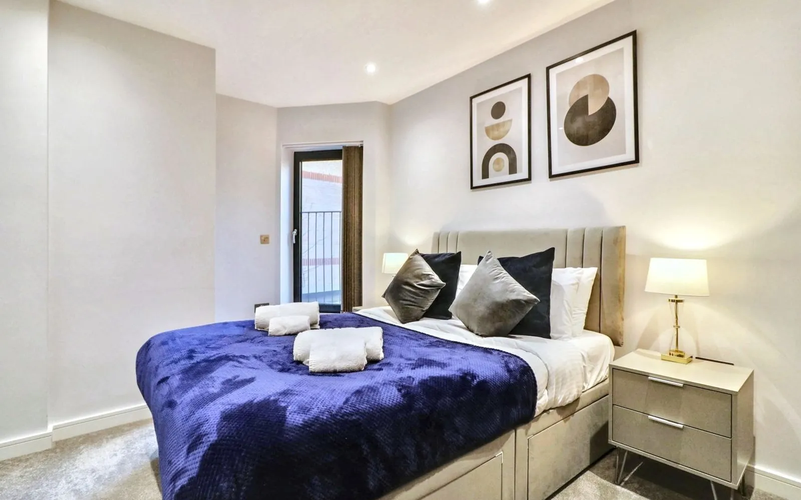 Flat Hyde Crescent in Greater London