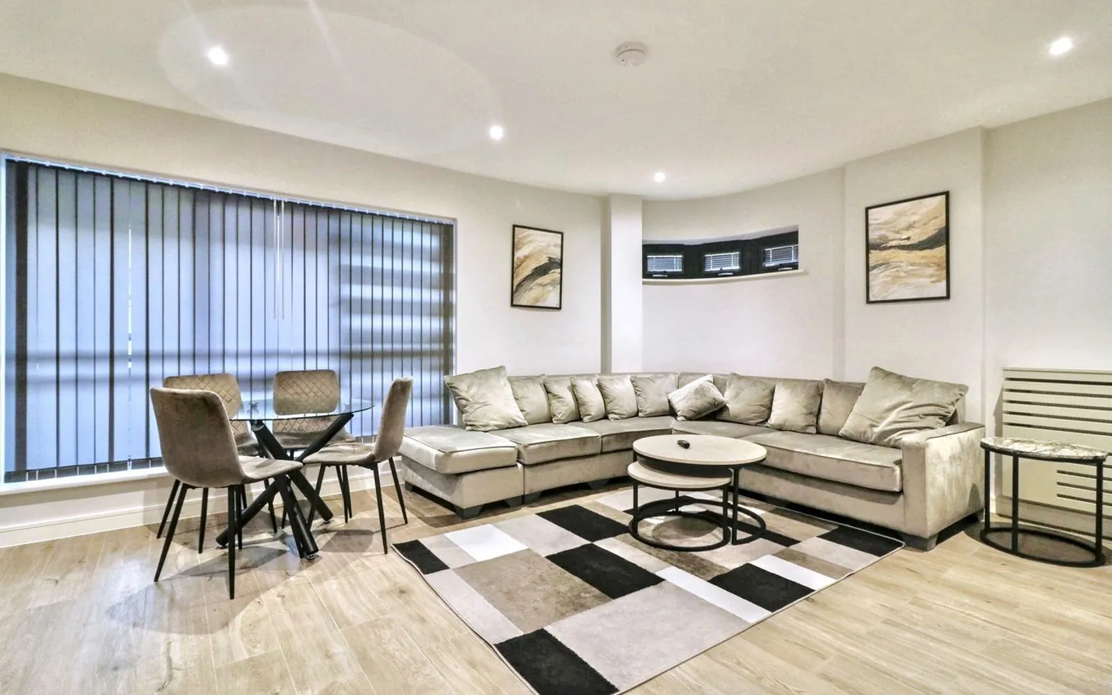 Flat Hyde Crescent in Greater London