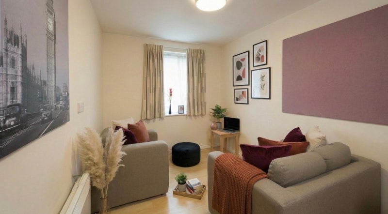 Flat Hyde Grove in Manchester