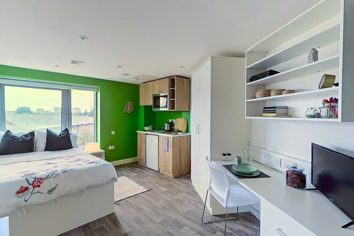 Room Denham Street in Greater London
