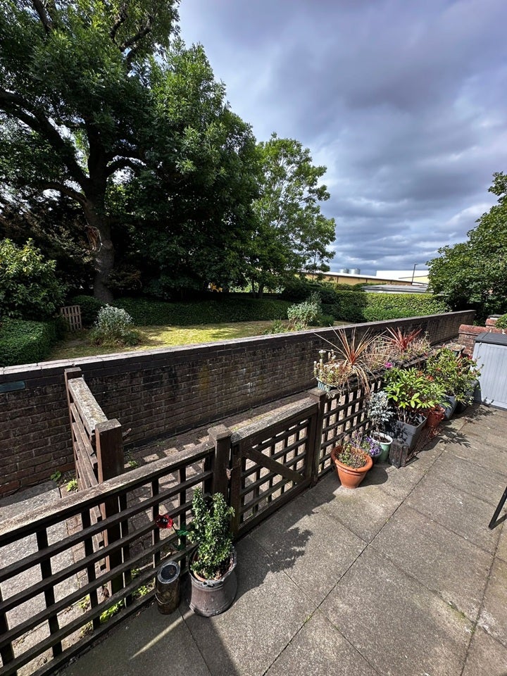 Flat Abbeyfields Close in Greater London