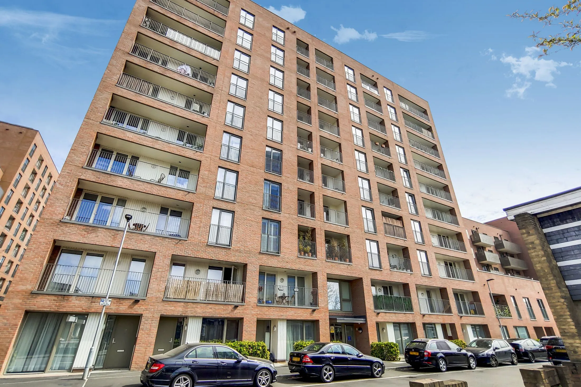 Flat Hammersley Road in Greater London