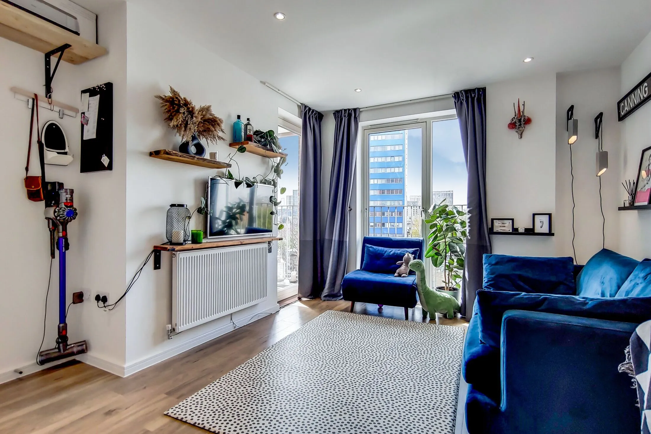 Flat Hammersley Road in Greater London
