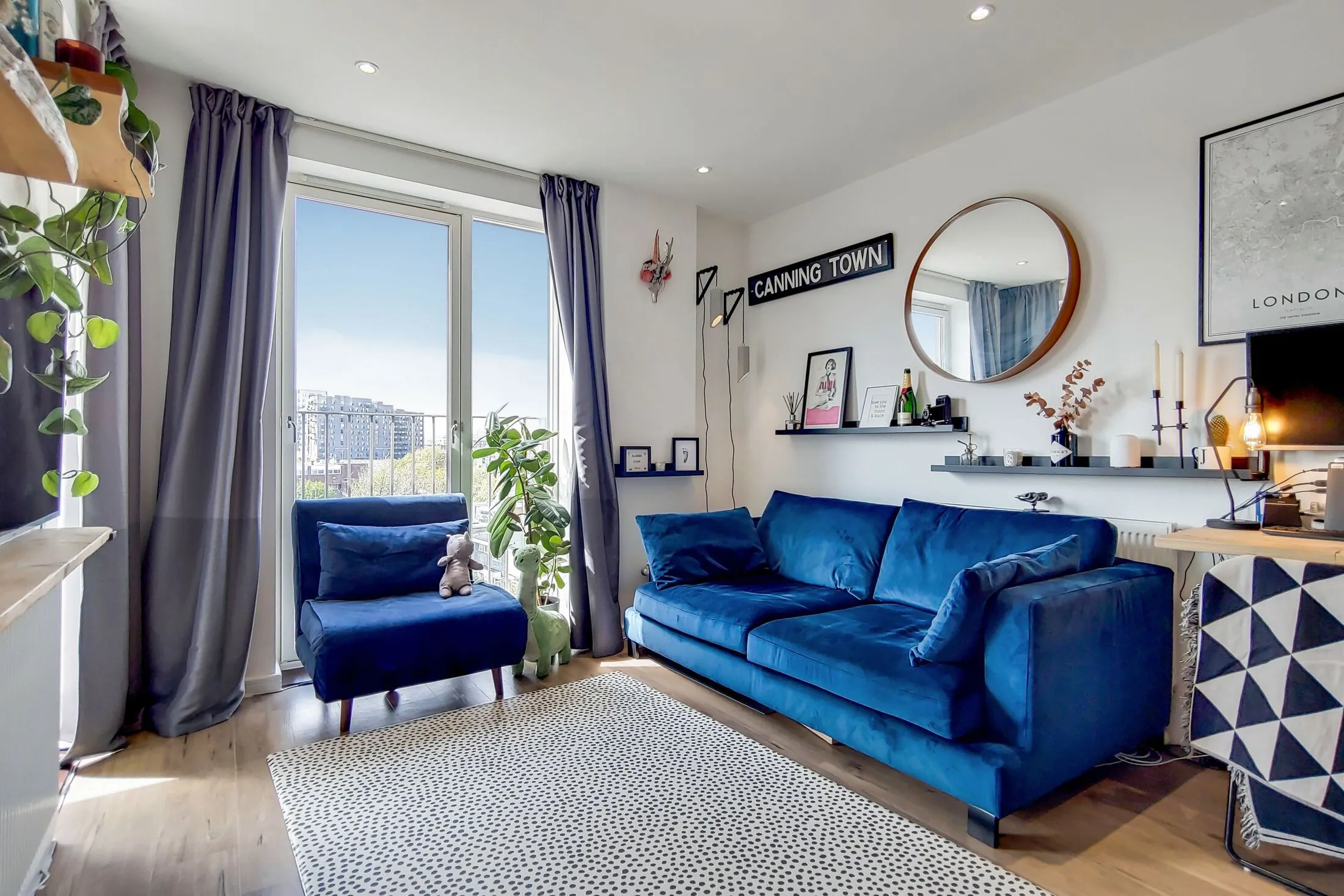 Flat Hammersley Road in Greater London