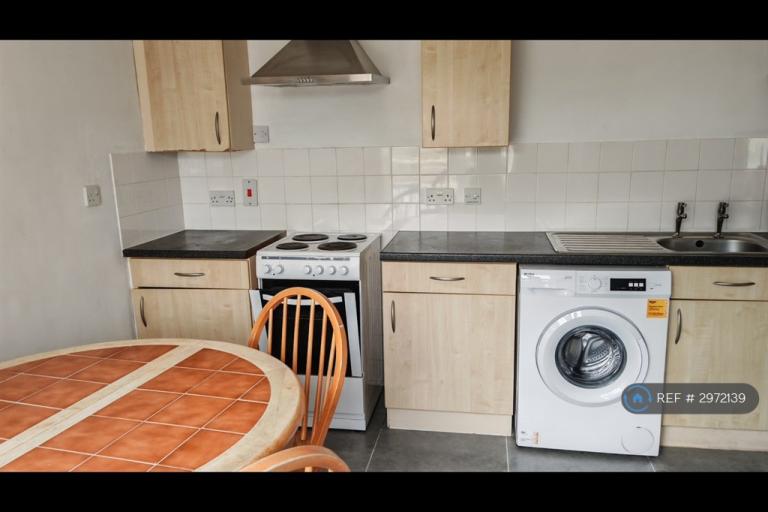 Flat Sackville Close in Cambridge