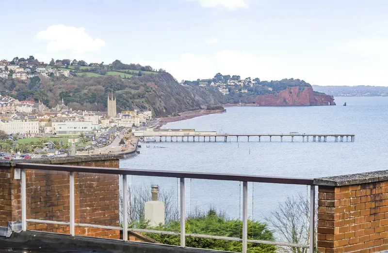 Flat Clampet Lane in Teignbridge