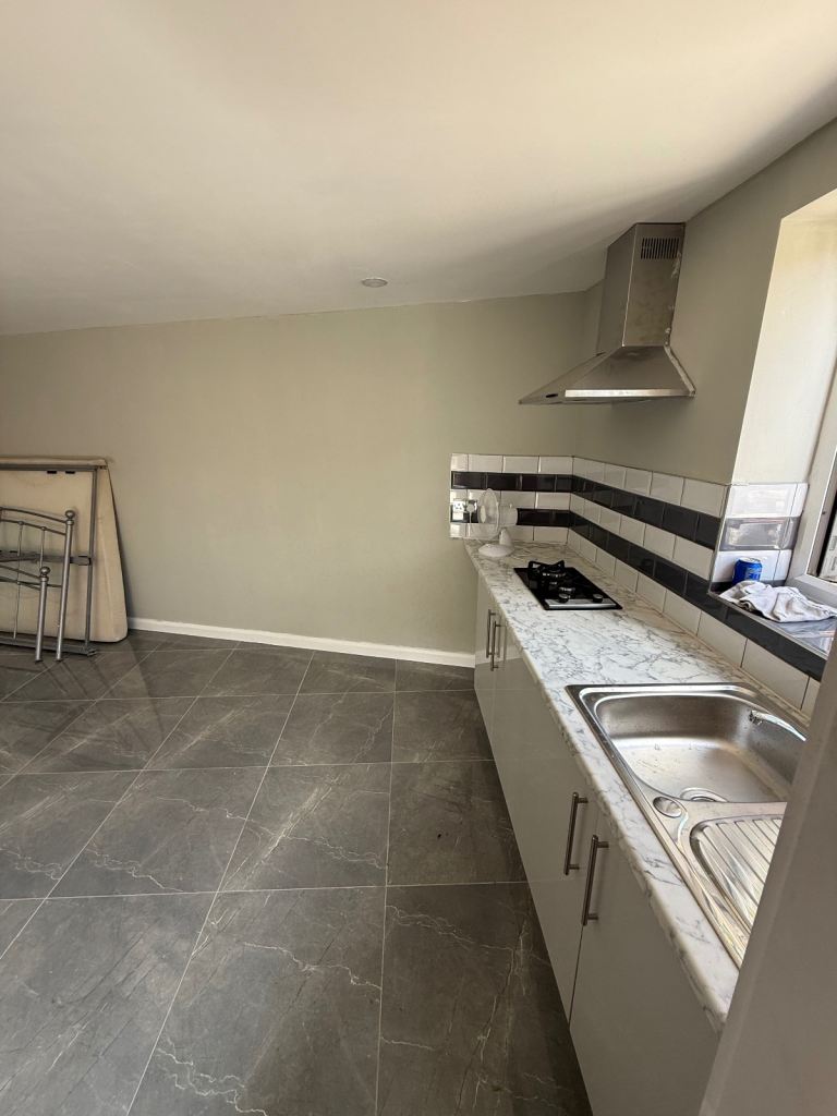 Flat Lansbury Avenue in Greater London