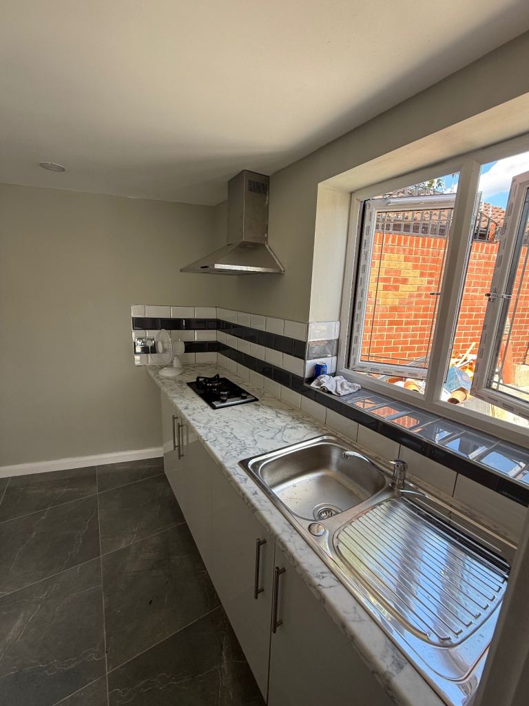 Flat Lansbury Avenue in Greater London