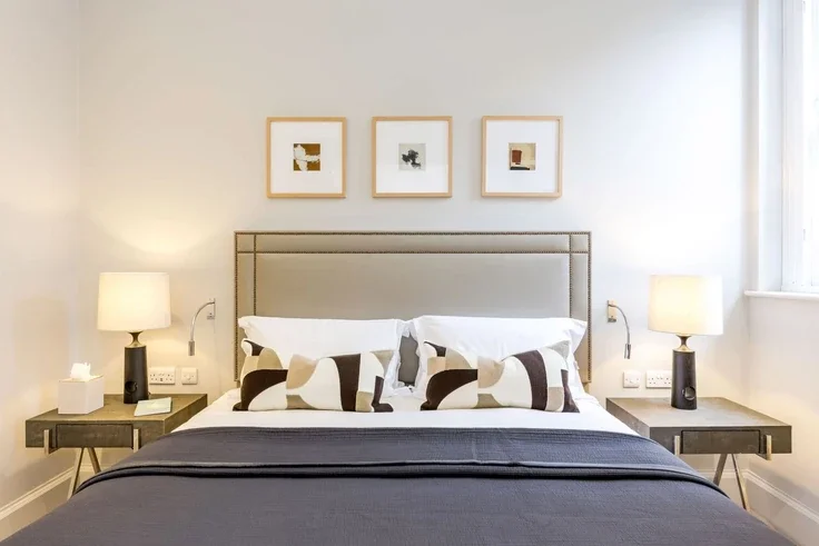Flat Herbert Crescent in Greater London