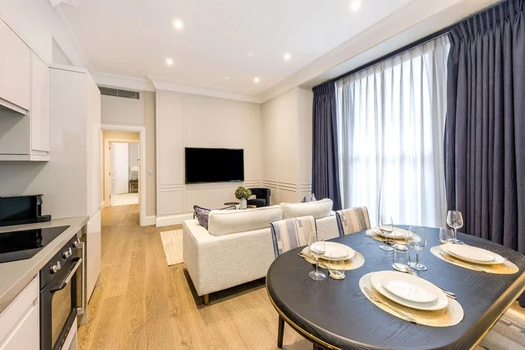 Flat Herbert Crescent in Greater London