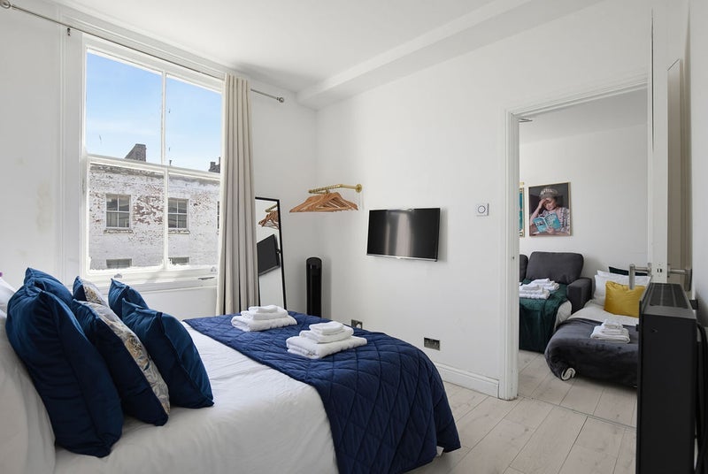 Flat Warwick Way in City of Westminster