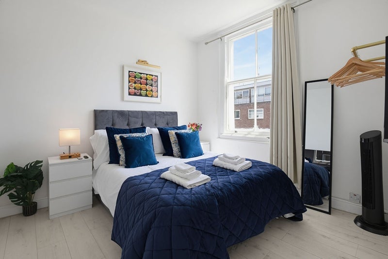 Flat Warwick Way in City of Westminster