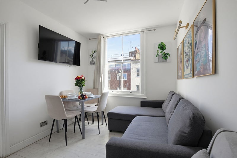 Flat Warwick Way in City of Westminster