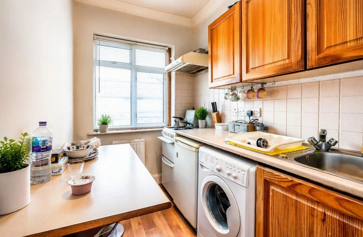 Flat Long Lane in Greater London