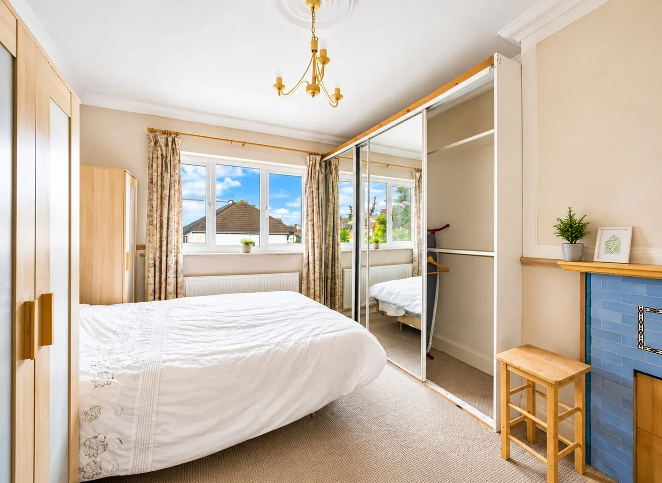 Flat Long Lane in Greater London