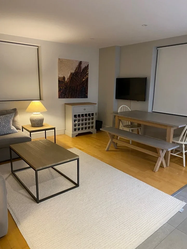 Flat Cayenne Court in Greater London