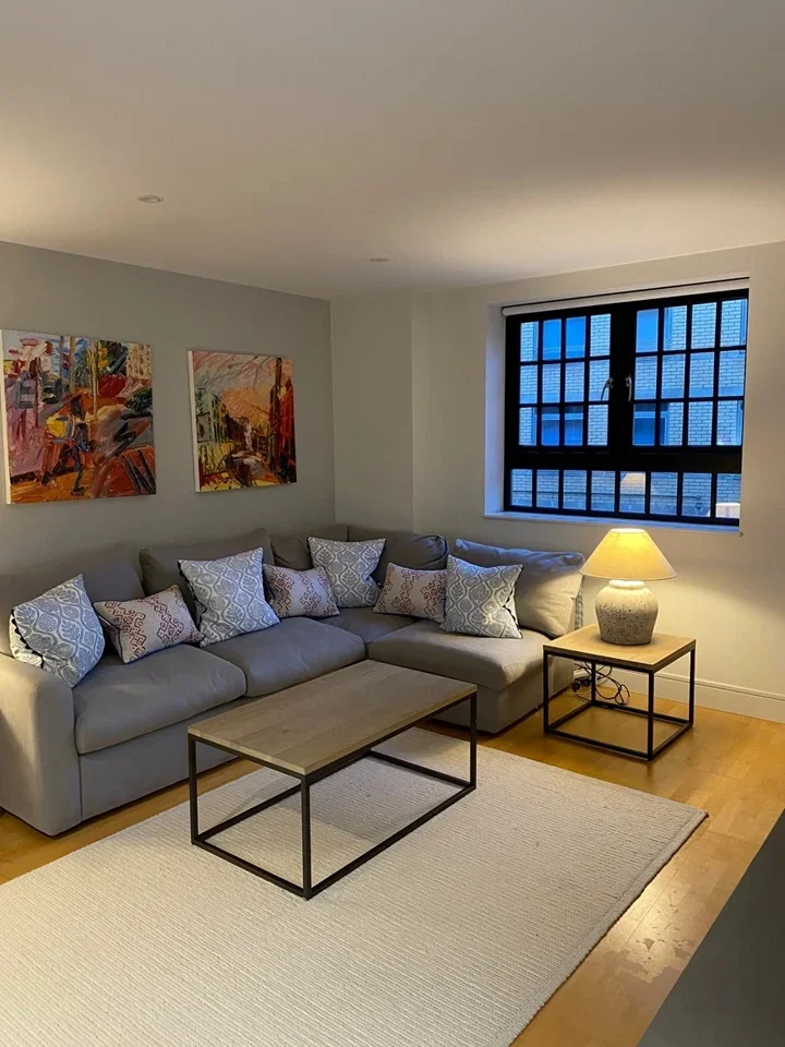 Flat Cayenne Court in Greater London
