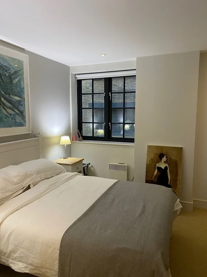 Flat Cayenne Court in Greater London