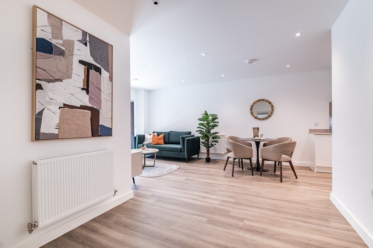 Flat Brumwell Avenue in Greater London