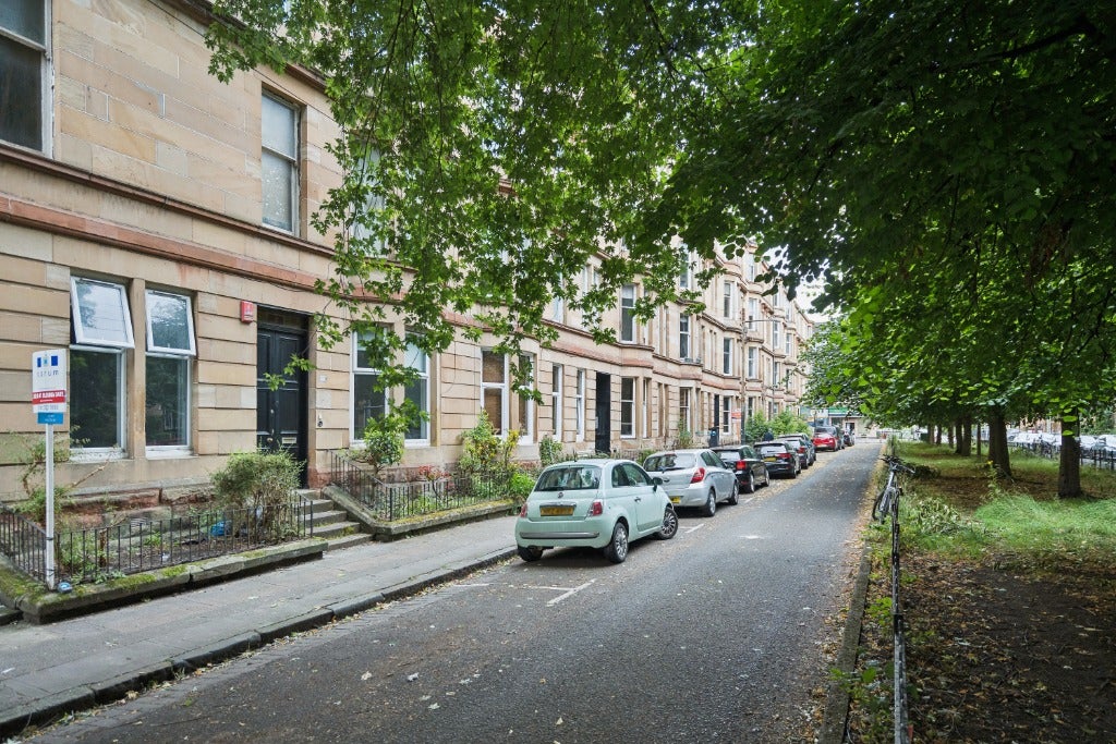 Flat Barrington Drive in Glasgow
