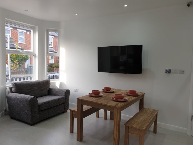 Room Aldin Avenue South in Slough