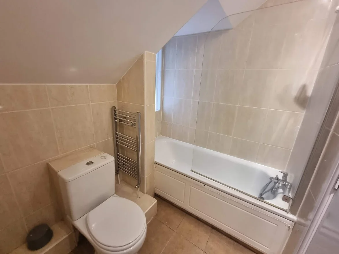 Flat Selborne Gardens in Greater London