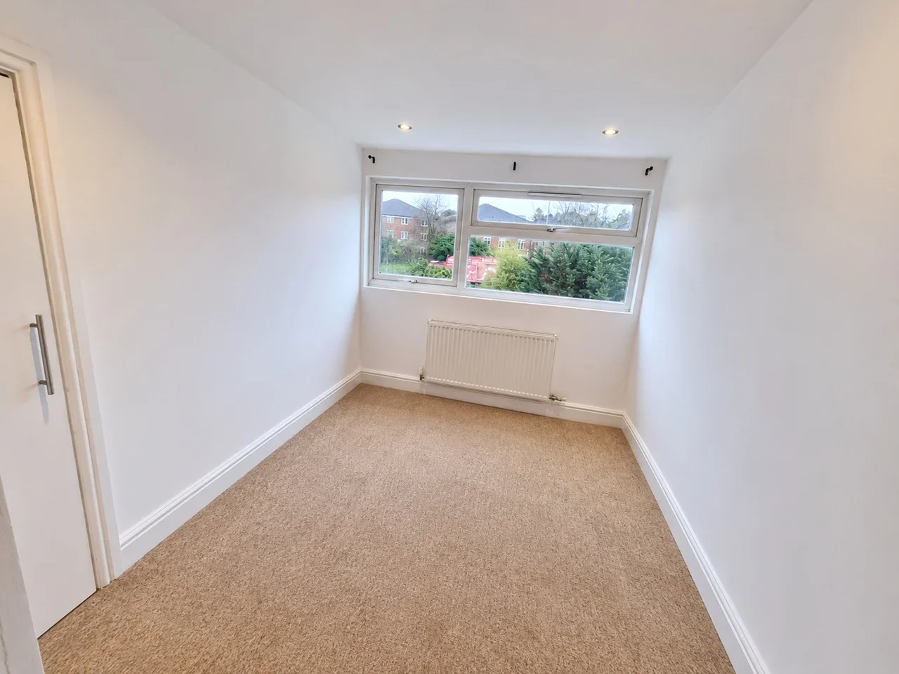 Flat Selborne Gardens in Greater London