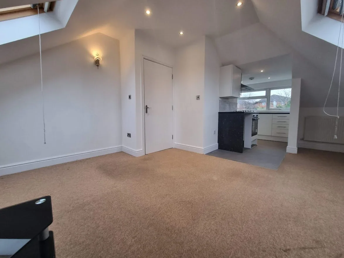 Flat Selborne Gardens in Greater London
