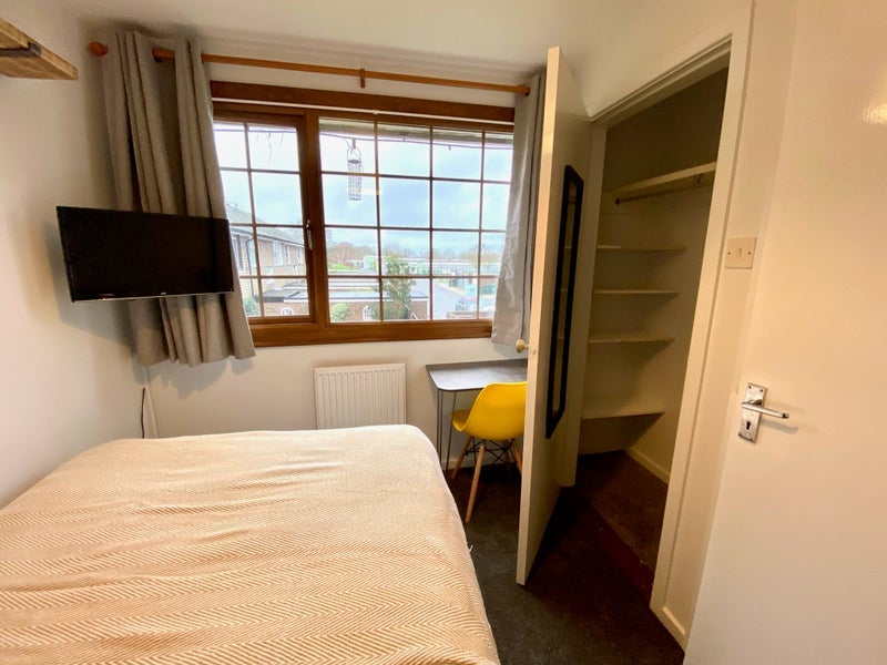 Room Ditchling Hill in Crawley