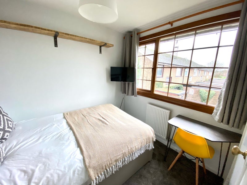 Room Ditchling Hill in Crawley