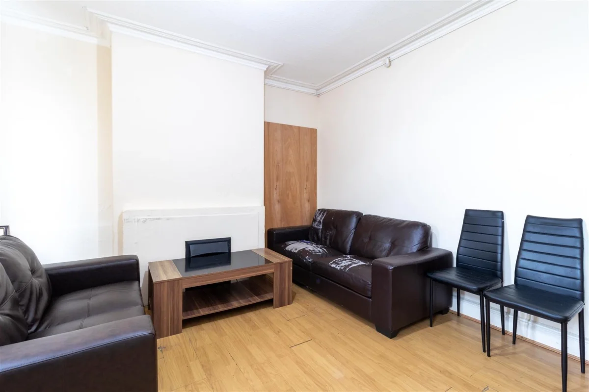 Flat Greenhow Close in Leeds