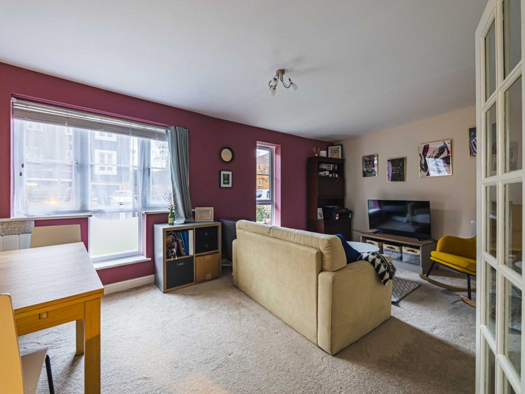 Flat Imperial Way in Dacorum