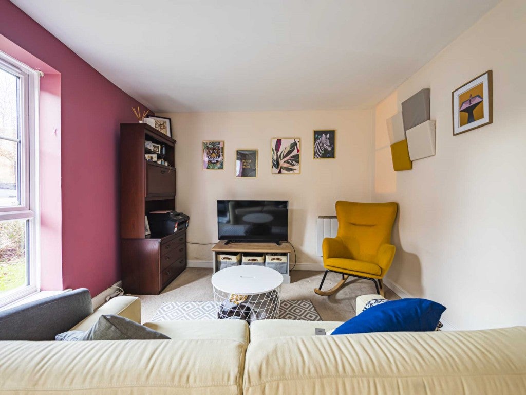 Flat Imperial Way in Dacorum