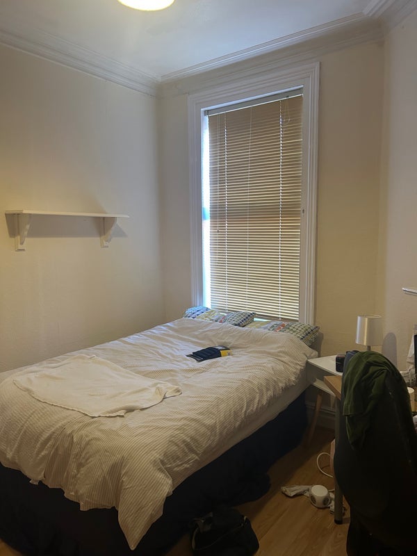 Room Headingley Avenue in Leeds