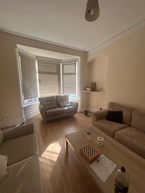 Room Headingley Avenue in Leeds