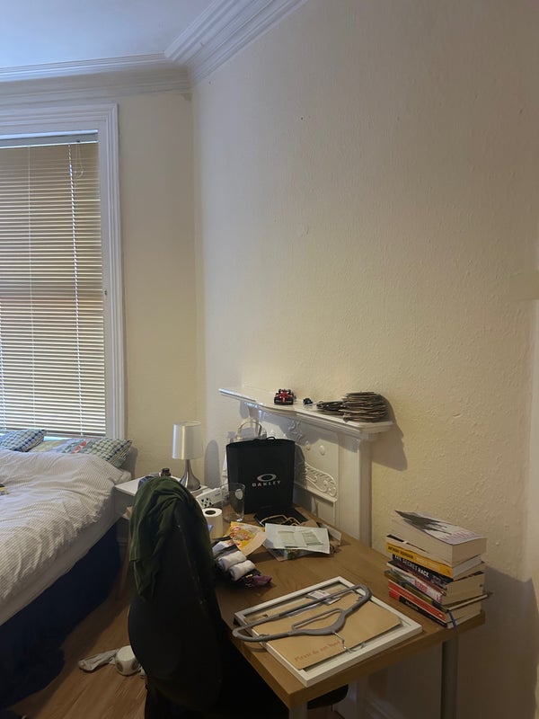 Room Headingley Avenue in Leeds