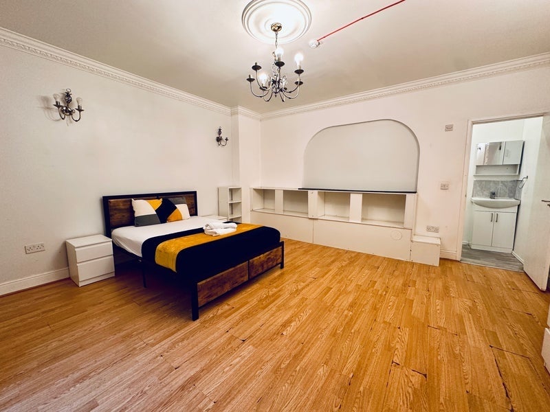 Room Vincent Gardens in Greater London