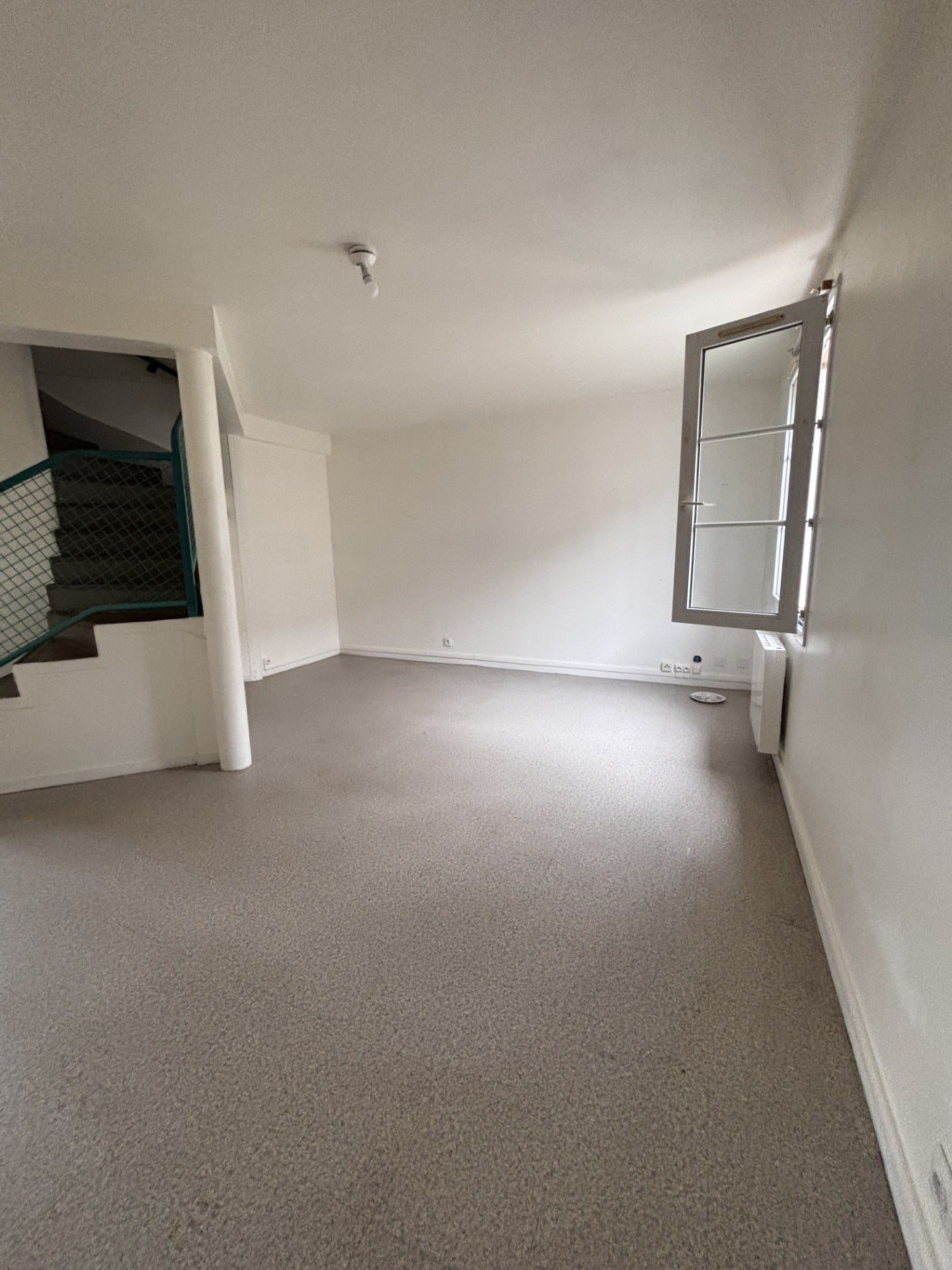 Flat Rue Eugène Melchior de Vogüe in Oizon