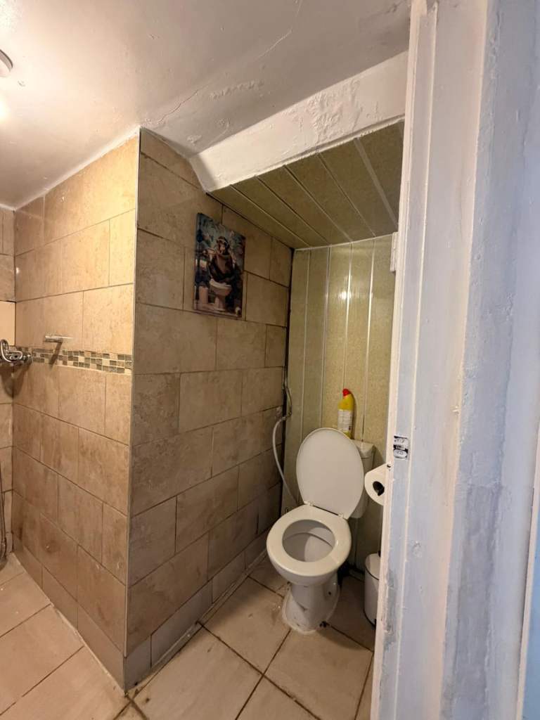 Flat Sefton Avenue in Leeds