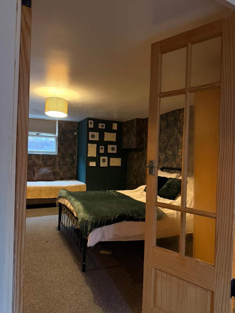 Flat Sefton Avenue in Leeds