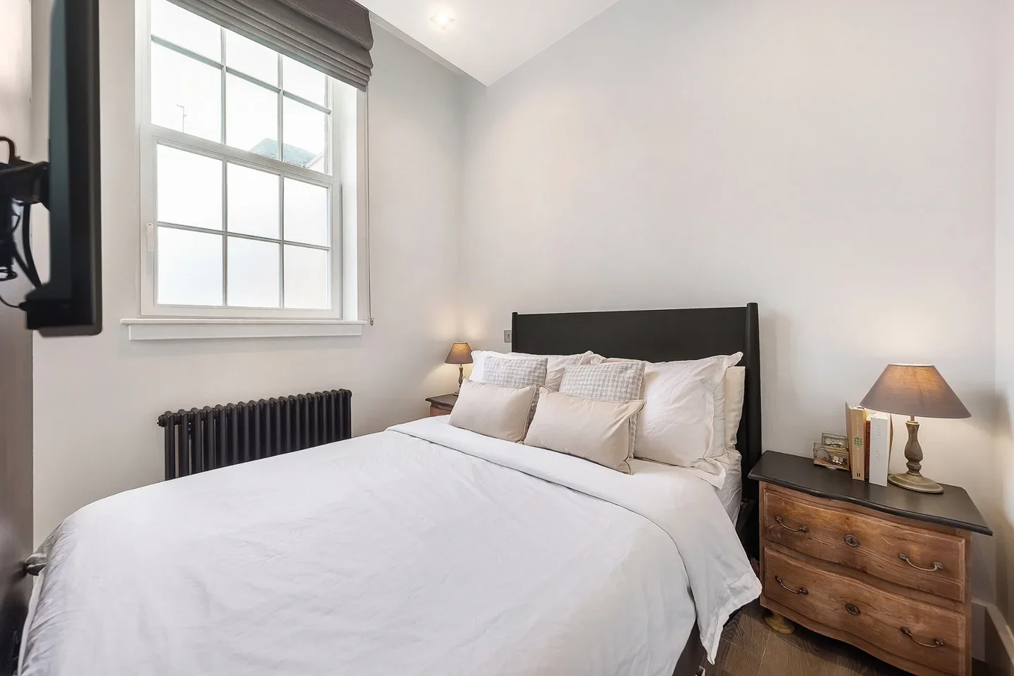 Flat Dunstable Road in Greater London