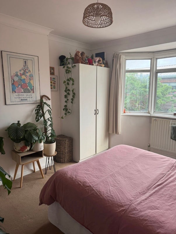 Room Hillbrook Road in Greater London