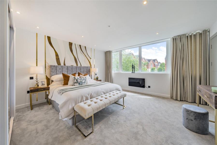 Flat Clare Close in Woking