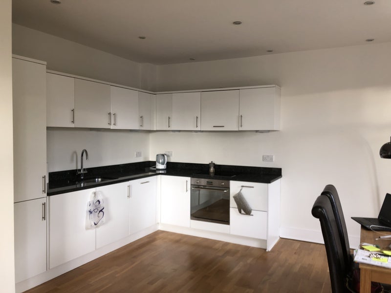 Room Parkgate Road in Greater London