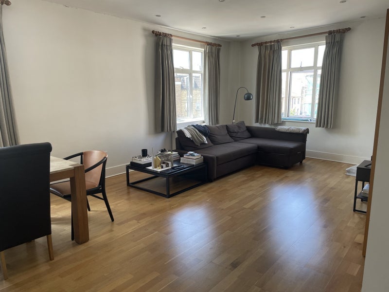 Room Parkgate Road in Greater London