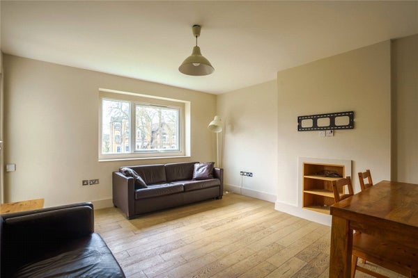 Flat Neil Wates Crescent in London